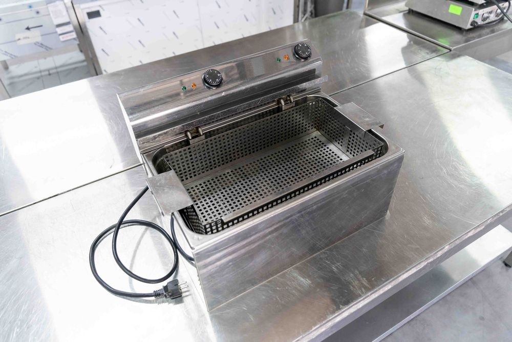 Friteuza pentru gogosi, capacitate 16 litri, alimentare 220V, putere 2x3kW, Second hand