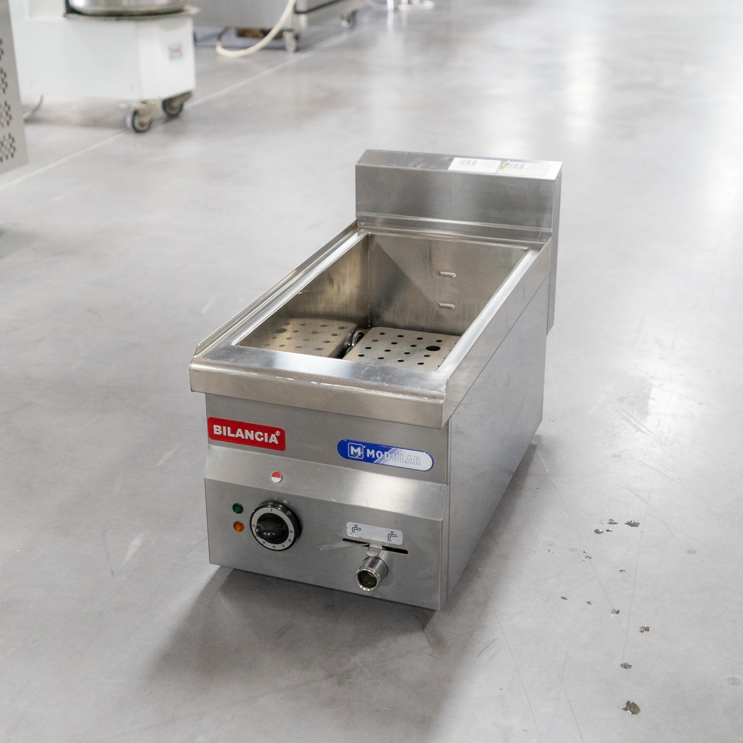 Bain-marie electric, model de banc, cu o cuva GN-h 15, second hand, putere: 1500W