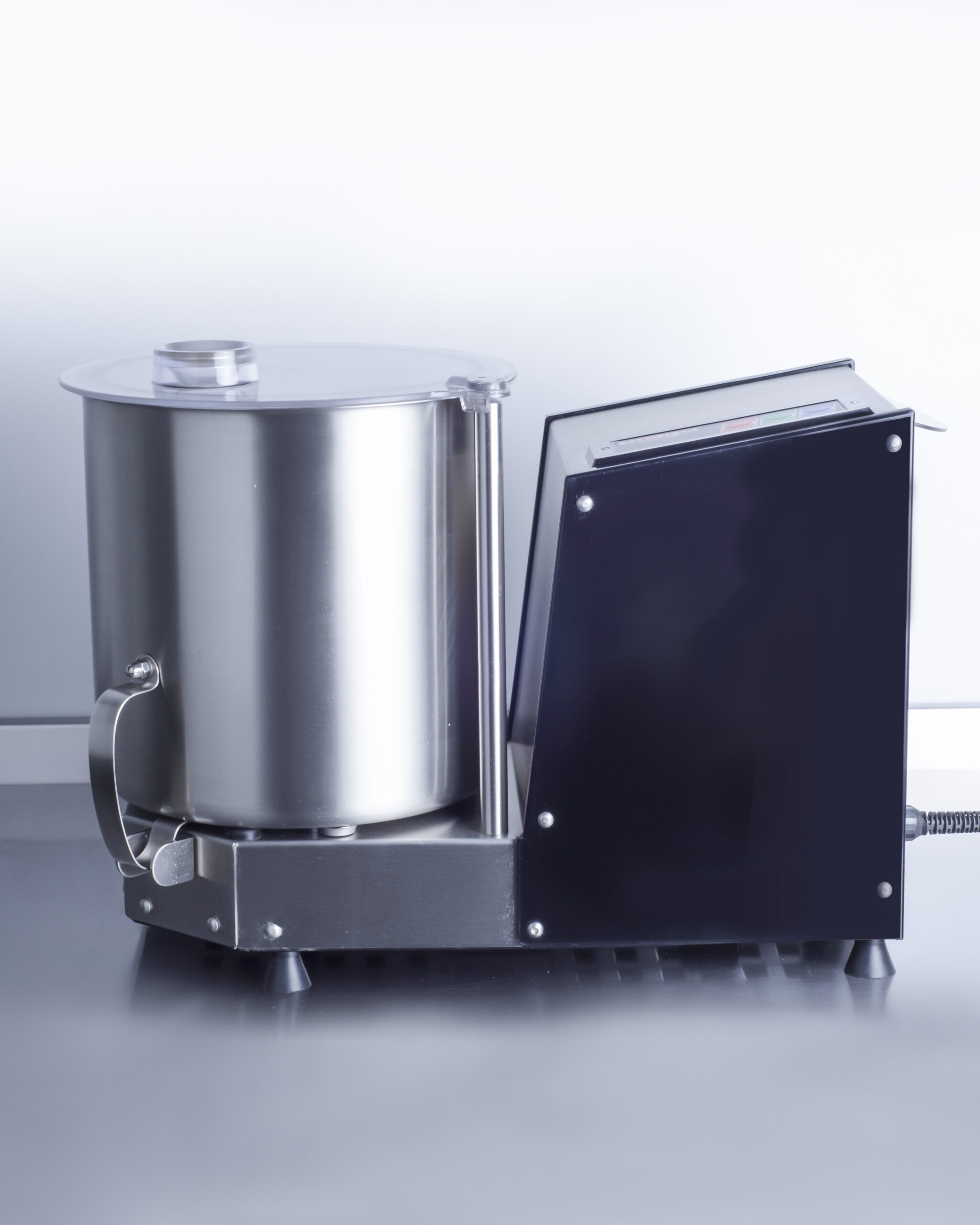 Cutter, capacitate 9 litri, putere 750 W
