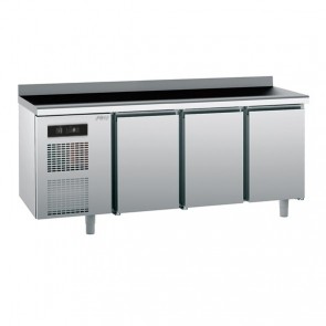 Masa rece cu 3 usi, blat de lucru din inox, temperatura de lucru 0°C/+10°C, putere 550W