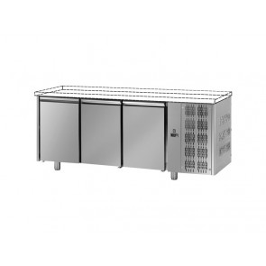 Masa refrigerata pentru patiserie, cu 3 usi, capacitate 440litri, putere 495W