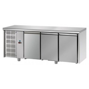 Masa refrigerata pentru patiserie, cu 3 usi, capacitate 680litri, putere 495W