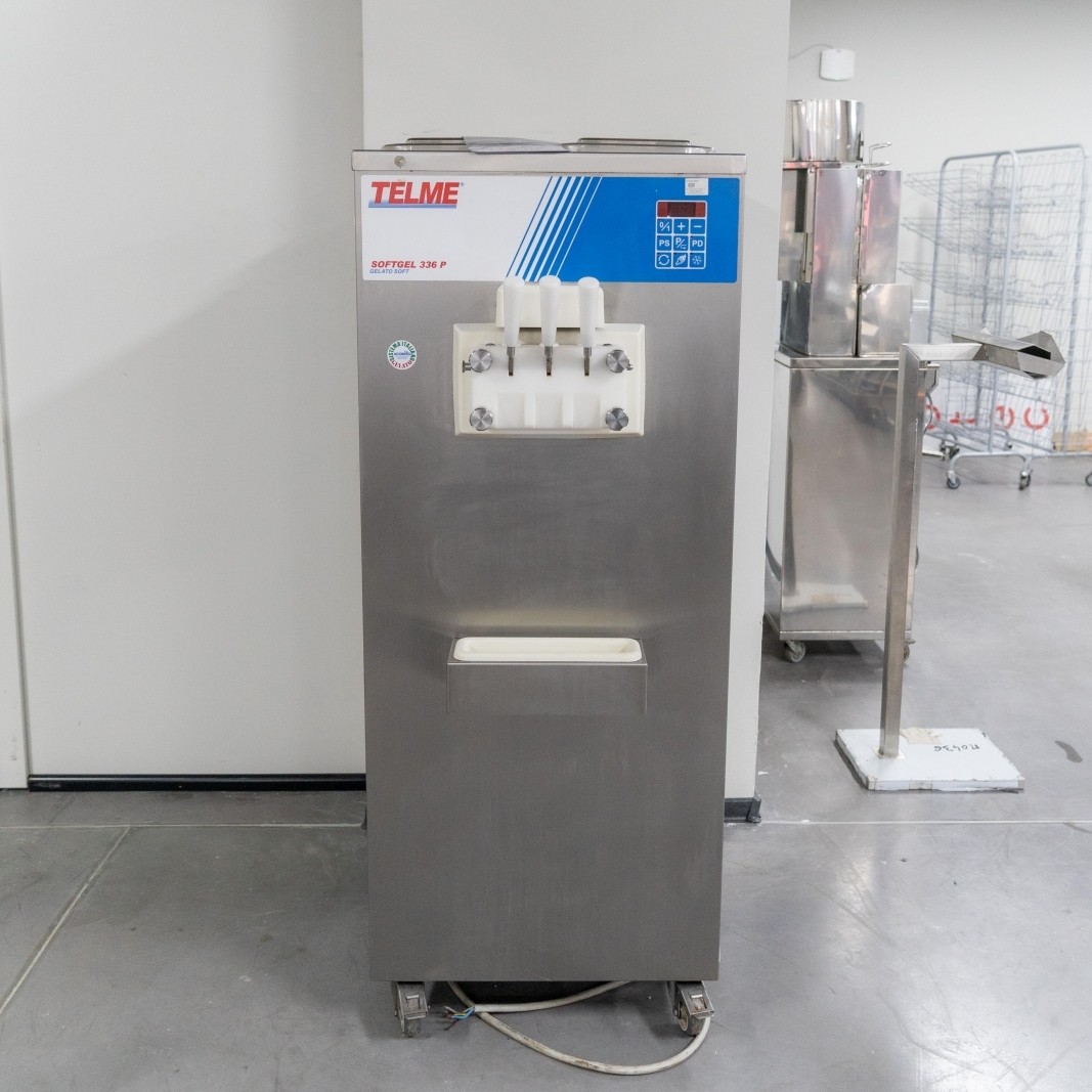 Masina pentru inghetata, cu pompa, 3 capete pentru distributie inghetata, capacitate 2x14 litri, second hand