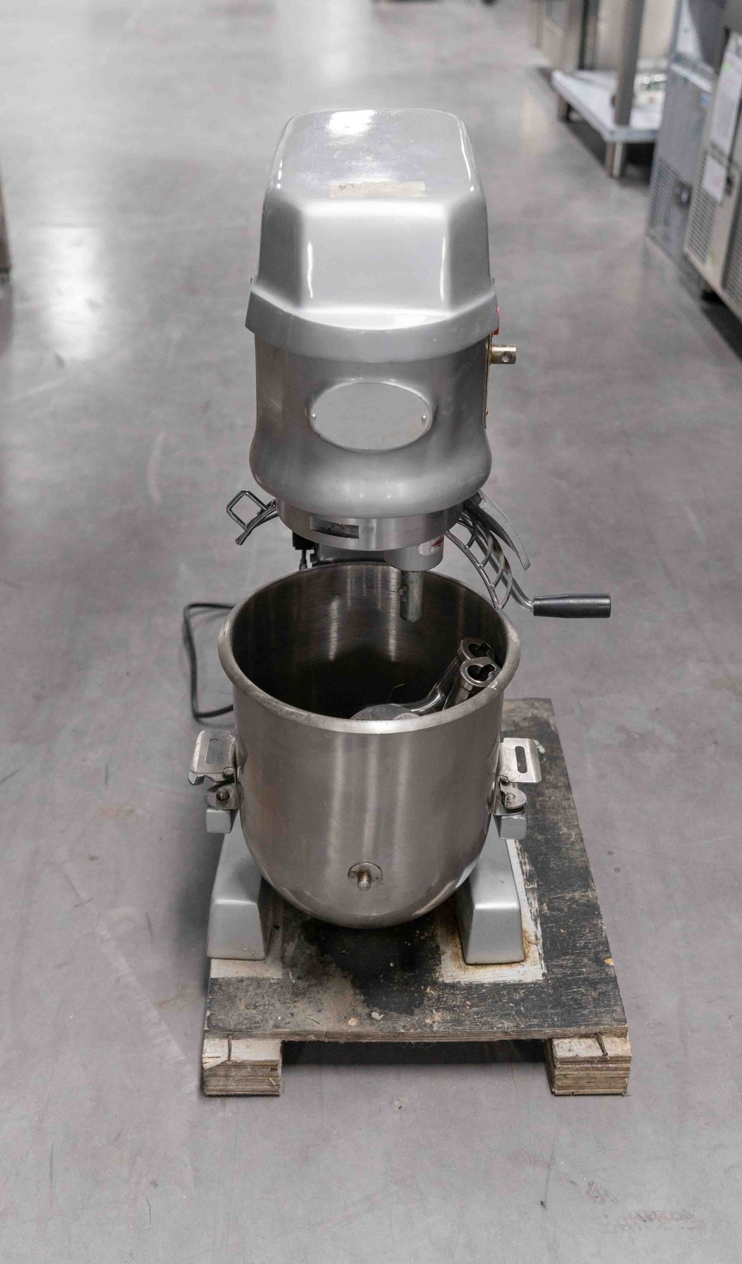 Mixer planetar, second hand, capacitate 10 litri, capacitate faina 3kg, 1 viteze de mixare 362rpm