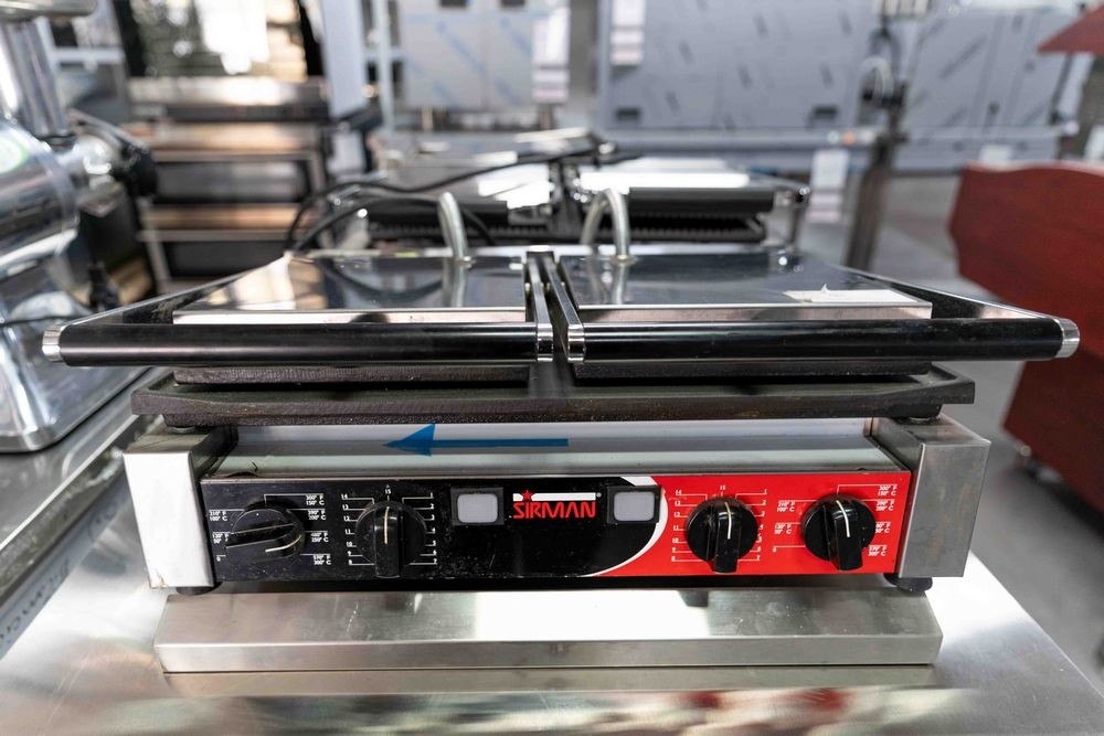 Masina pentru waffe, 2 zone de coacere, putere 3000 W, Second Hand