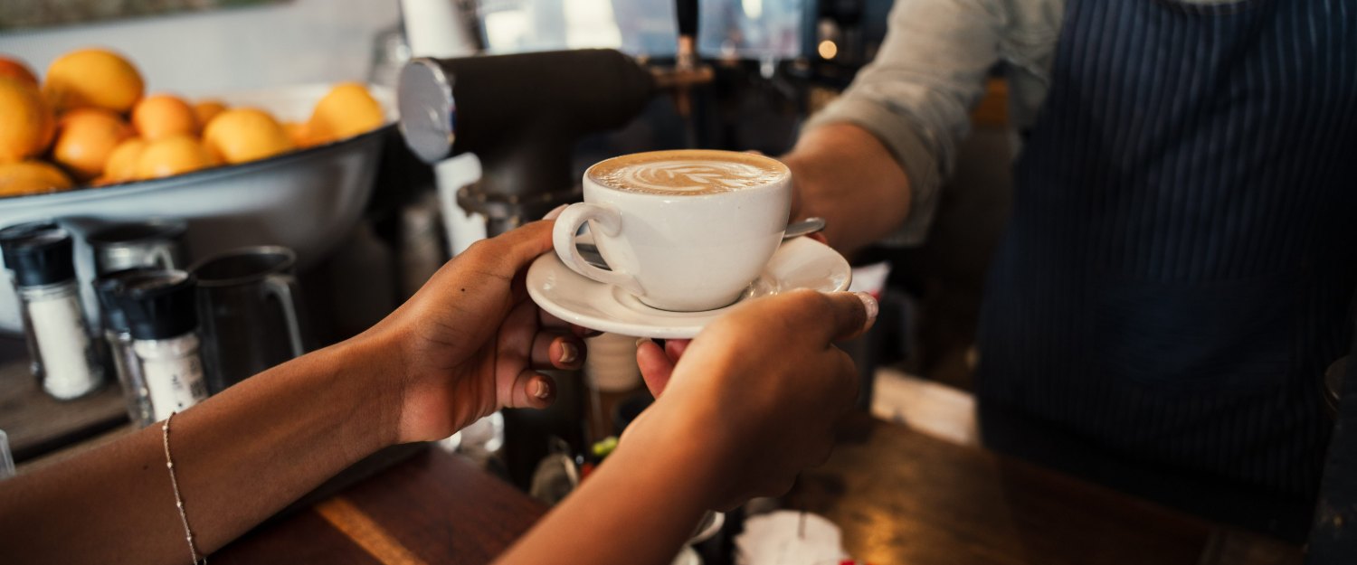 Cafea pregătită de barista